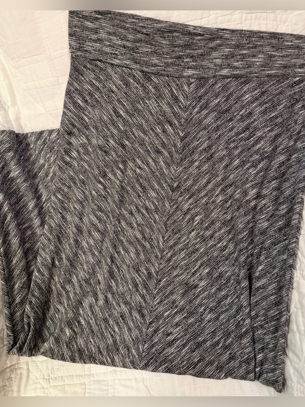 Extra long skirt by Lou & Grey. Size M. Excellent condition. Marled gray